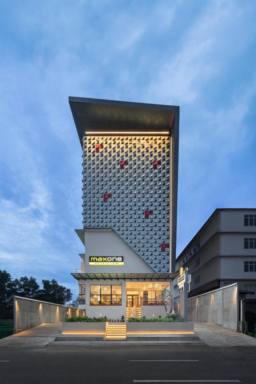 Maxonehotels At Kota Harapan Indah-Bekasi Zewnętrze zdjęcie